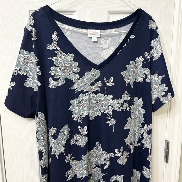 ➕ LuLaRoe Floral Print Christy T V Neck Short Sleeve Top Womens Plus Size 2X - Picture 4 of 8